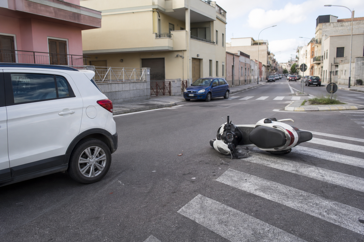 Scontro tra auto e scooter a Quartu, ventenne in codice rosso