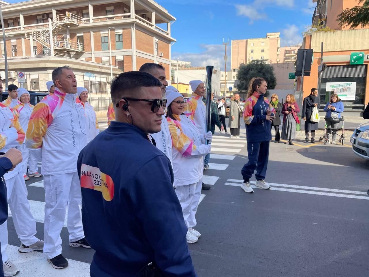 L'entusiasmo e l'emozione della comunità per il passaggio della fiamma olimpica, per la prima volta a Quartu