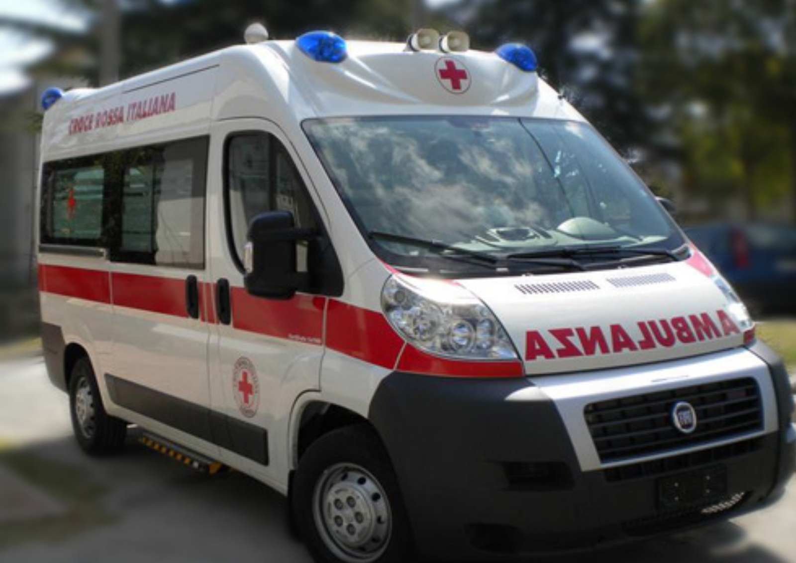 Sestu, operaio cade mentre toglie le luminarie: è grave