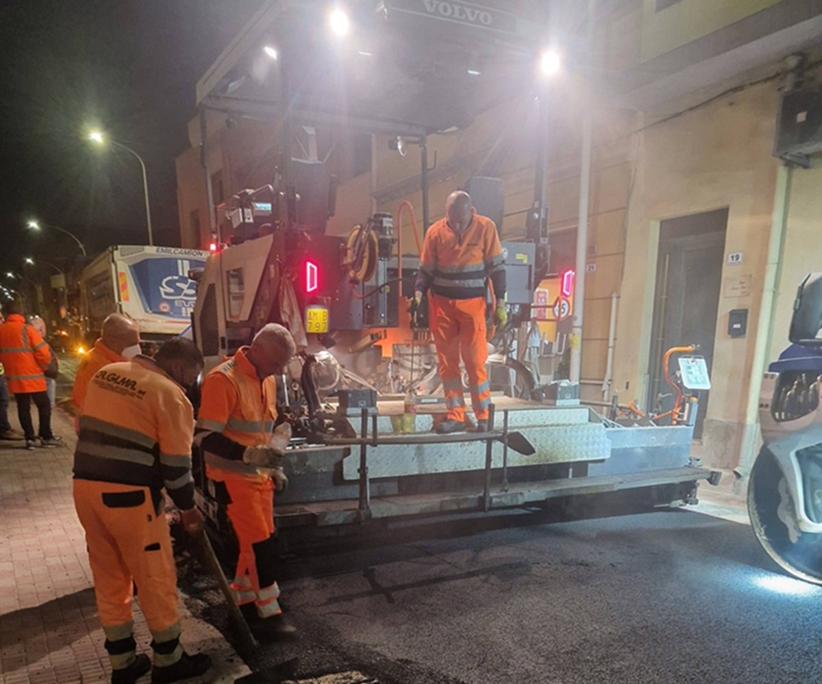 Cagliari, lavori notturni in via Santa Maria Chiara a Pirri: “Per limitare i disagi al traffico”