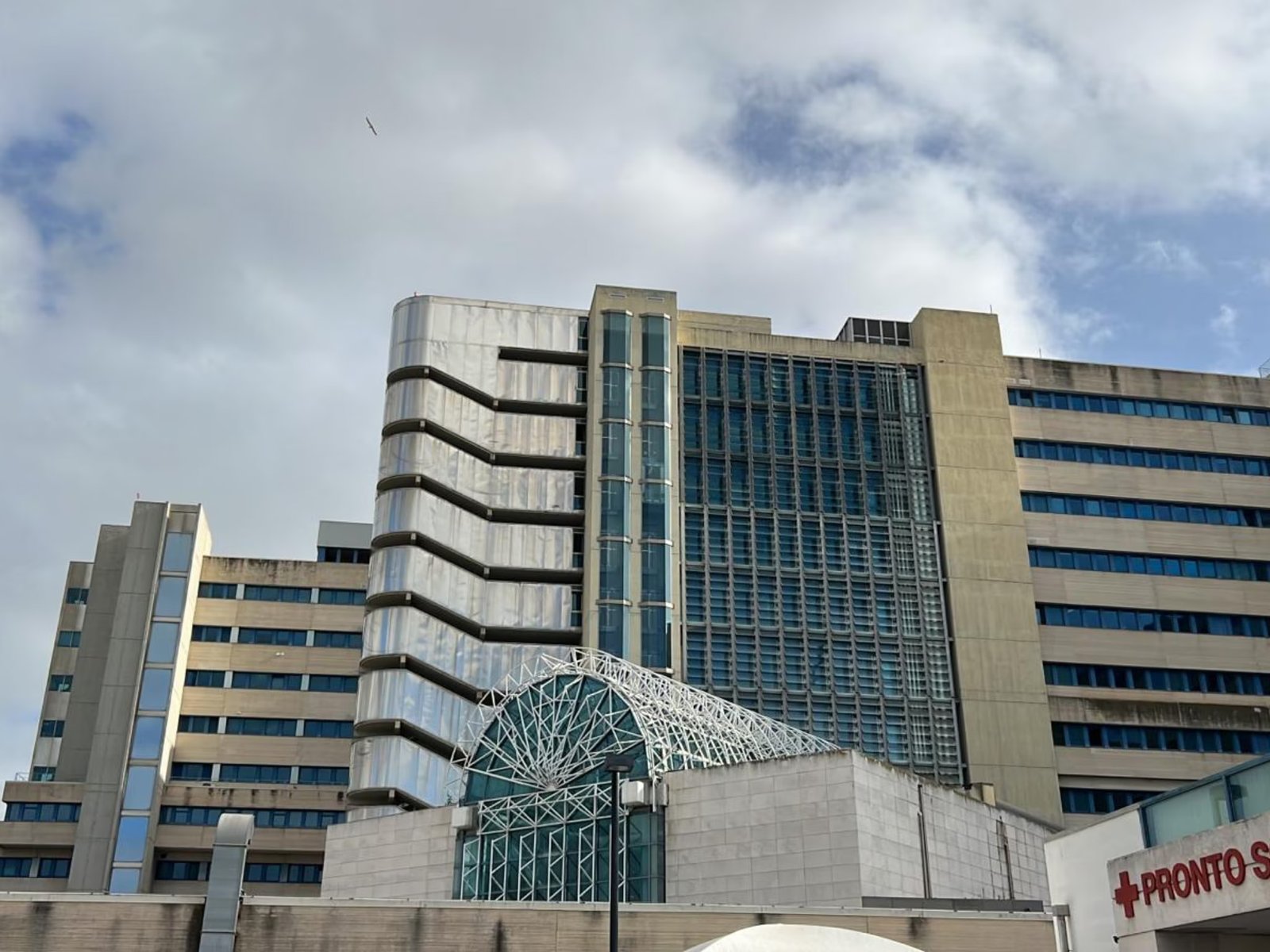 Cagliari prega per la sedicenne travolta in viale Marconi: lotta tra la vita e la morte