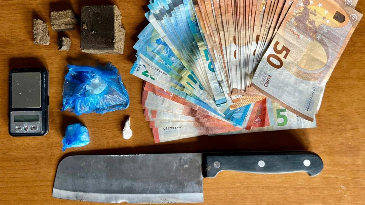 Quartu, sorpresa con cocaina e hashish in casa: arrestata 39enne