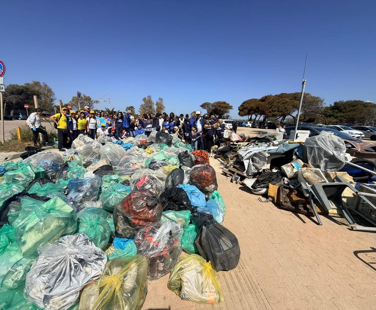 Poetto, un’alleanza per la bellezza: raccolte tra Cagliari e Quartu due tonnellate di rifiuti