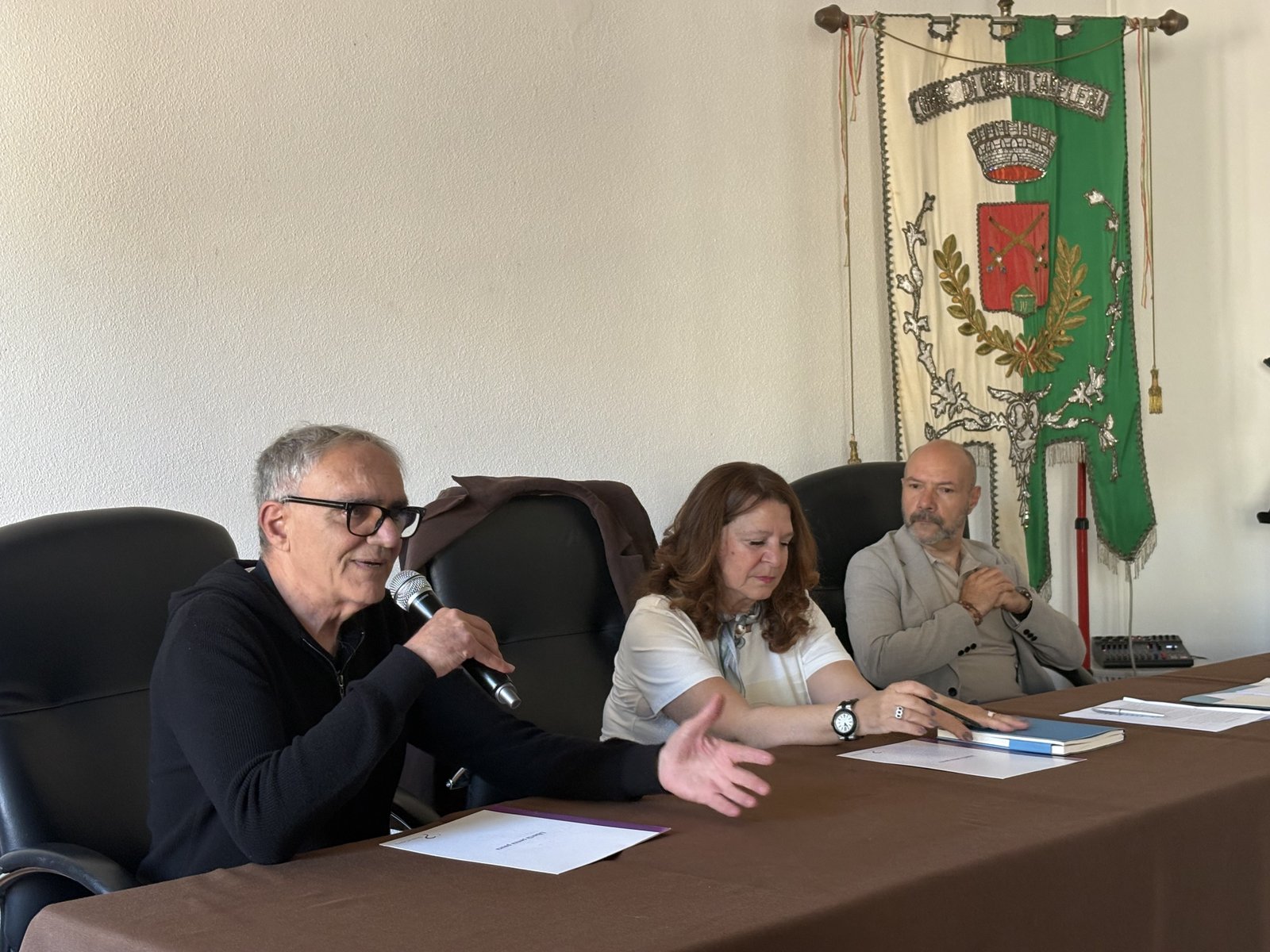 Sinergia Comune-Donna Ceteris, firmato il contratto di comodato d'uso gratuito per il centro antiviolenza e presentato il docufilm 'Dialoghi d'amore'