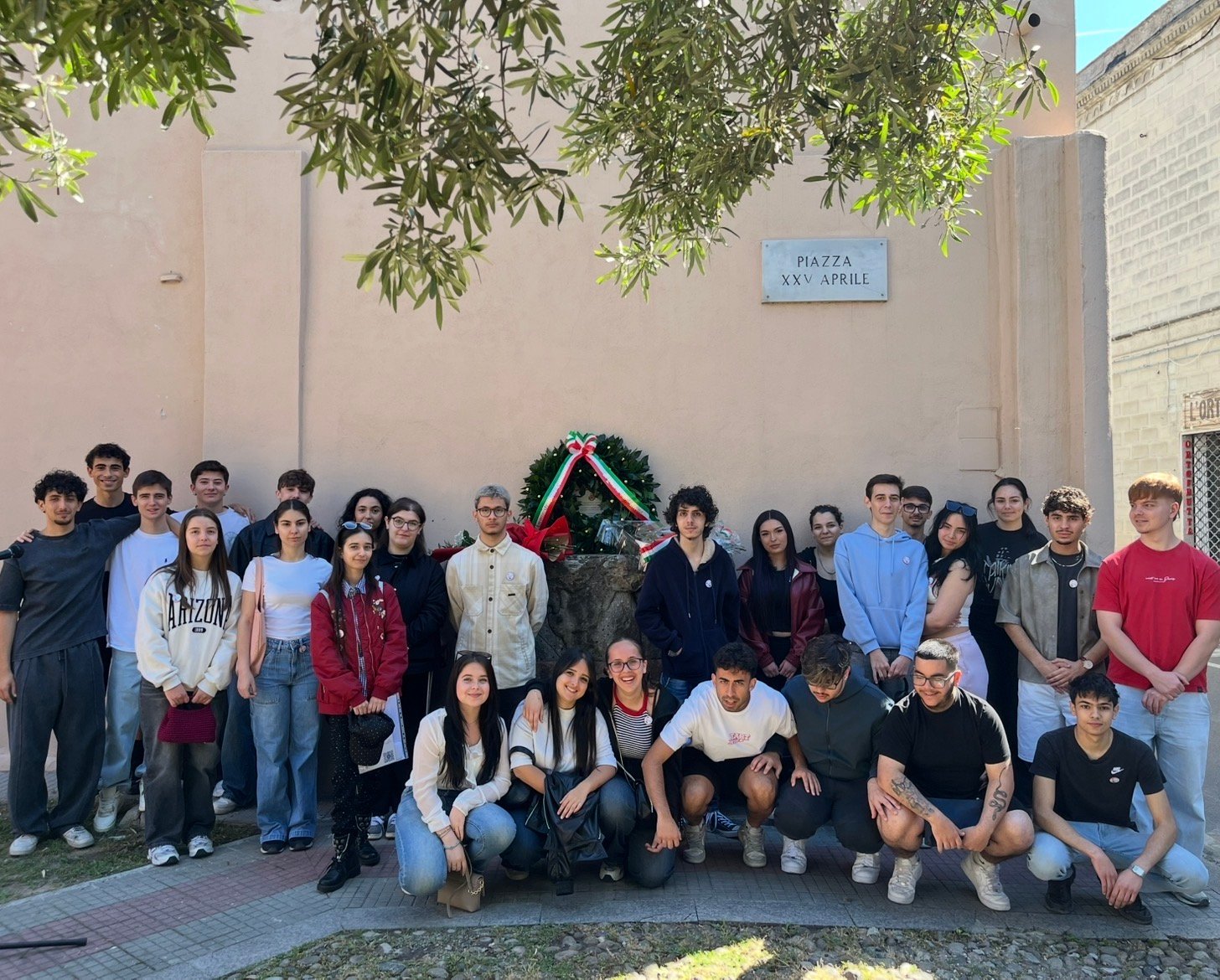 Roma 16 aprile 2026 … Un viaggio ricco di emozioni da condividere! 29 aprile 2026 - Aula Magna I.C. Sinnai 1-2 Nell’ambito delle iniziative in rete per la prevenzione e il contrasto al bullismo/cyberbullismo, il  Nostro Istituto ha realizzato un “ponte ed