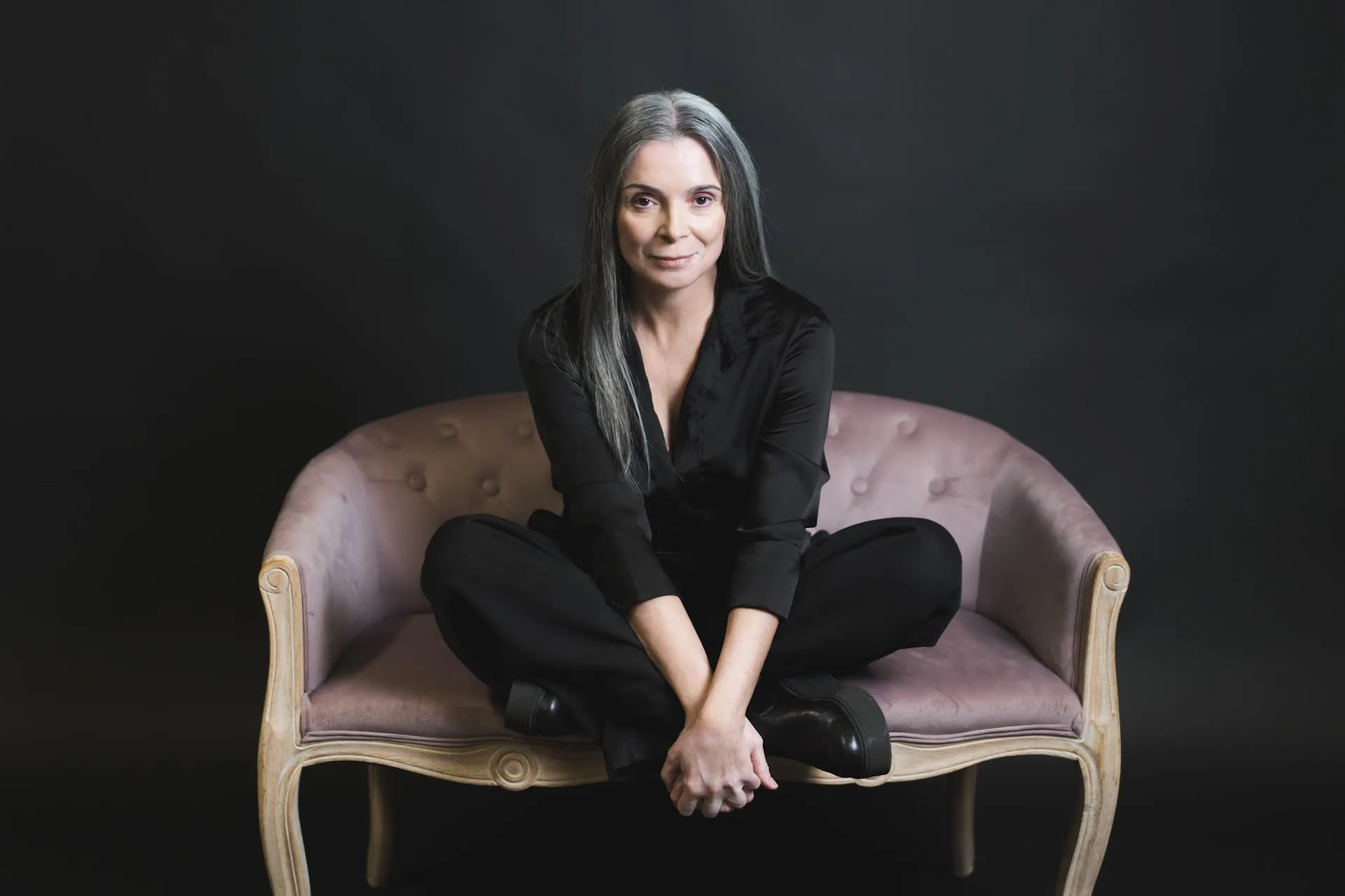 Al Quartu Social Café appuntamento con Elena Pau, per parlare de La Fabbrica Illuminata e di altri progetti culturali