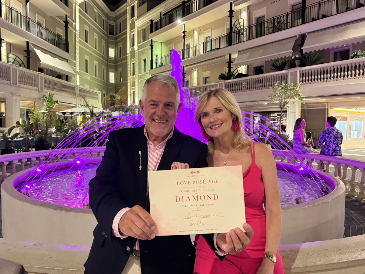 Cagliari, Isabelle e Jean-Paul Tréguer festeggiano il successo di So Chic! che vince il Premio del pubblico di “I Love Rosé 2026”