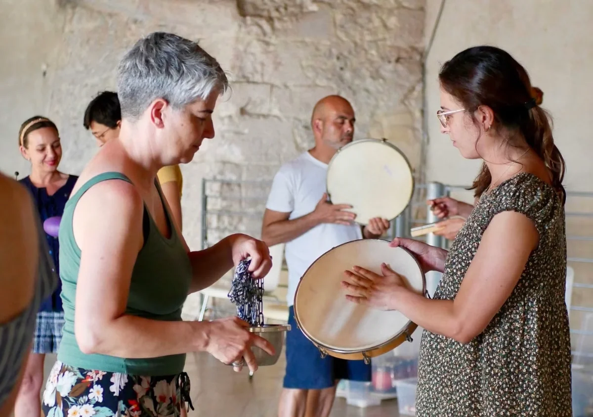 “La voce è il primo strumento musicale”: Francesca Romana Motzo racconta il viaggio di “Voci d’oltremare”