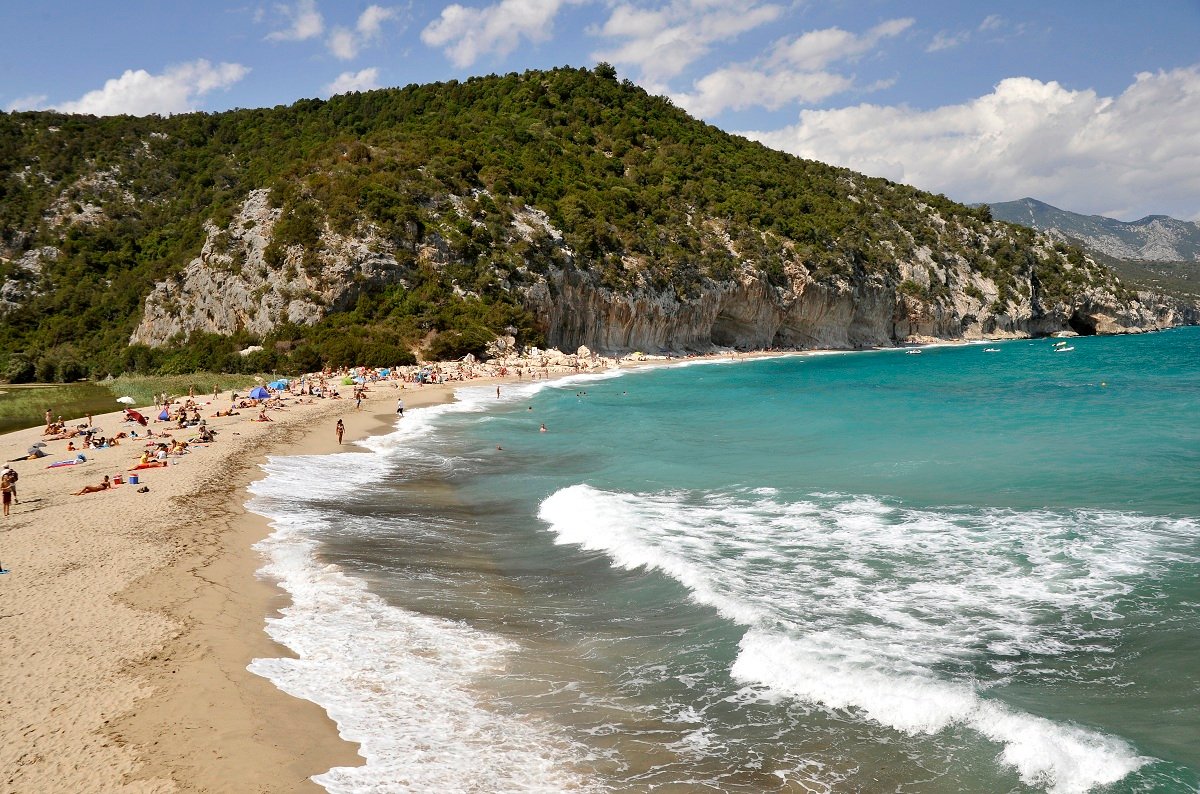 L’Italia brilla nell’estate 2026: il turismo nazionale vola verso cifre record con la Sardegna in cima alle preferenze globali