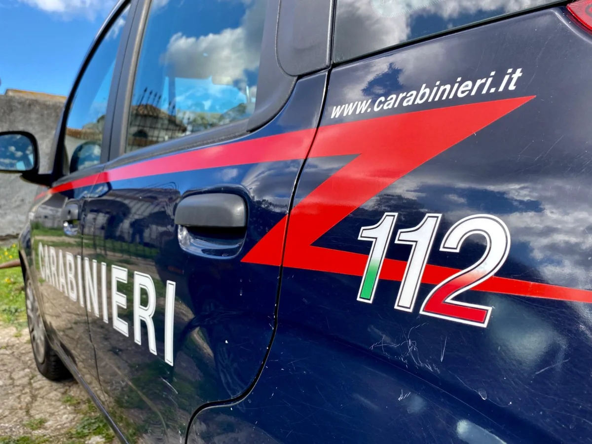 Lite tra due giovani finisce nel sangue a Olmedo: un 26enne accoltellato, indagano i Carabinieri