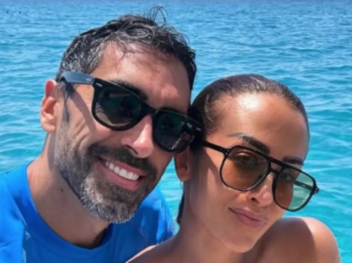 Dalla pizzetta sfoglia alla pardula: Filippo Magnini e Giorgia Palmas fanno il pieno di sapori sardi in vacanza a Villasimius