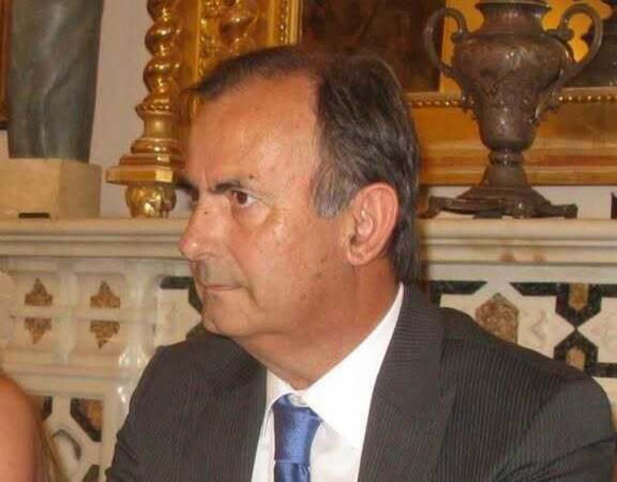 La Sardegna piange Bachisio Falconi: addio all’imprenditore visionario che ha plasmato il turismo nell’Isola