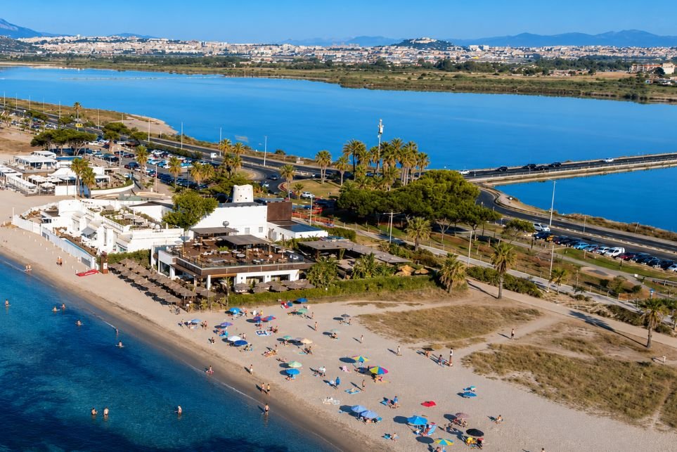 Torna anche nell'estate 2026 'Summer is Back': la quarta edizione porta per la prima volta il festival al Poetto