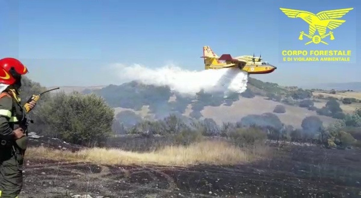 Cielo di fuoco sopra Guspini: scontro tra velivoli antincendio, tragedia sfiorata