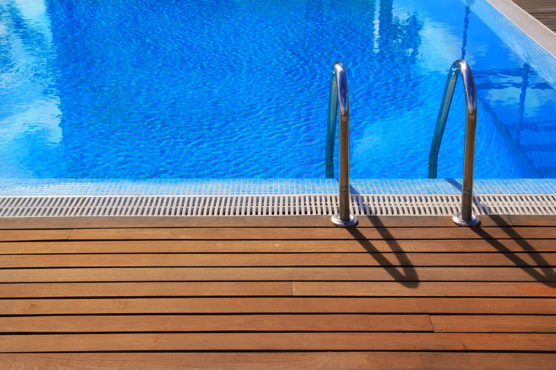 Tragedia a Carbonia: malore fatale in piscina, muore a 64 anni imprenditore di Decimomannu