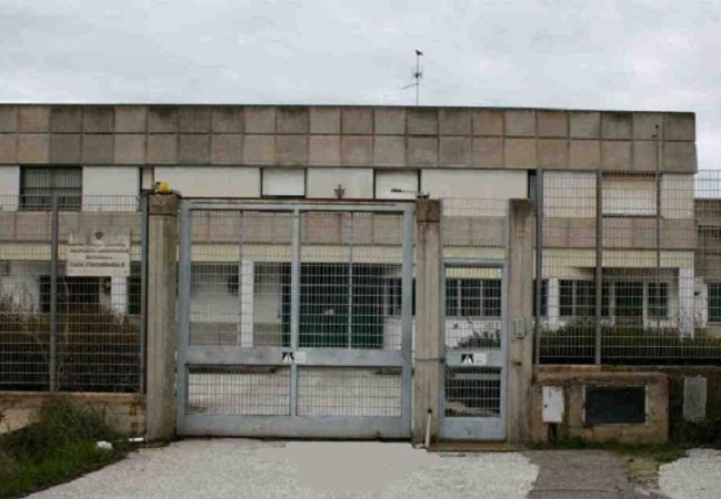 Ancora fiamme al CPR di Macomer: emergenza permanente in una struttura già semidistrutta
