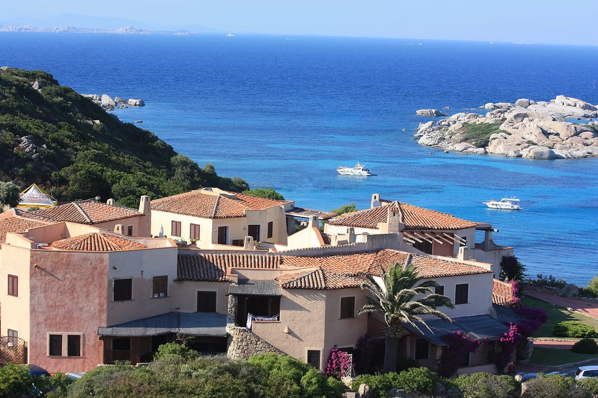 Otto alberghi su dieci non erano in regola: cinque chiusi sul posto. Controlli ora anche in Sardegna