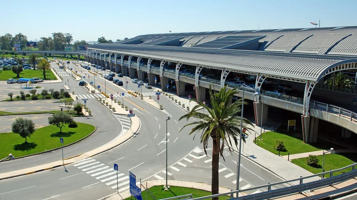 Treni per l’aeroporto di Elmas anche di notte: al via quattro nuove corse da e per Cagliari