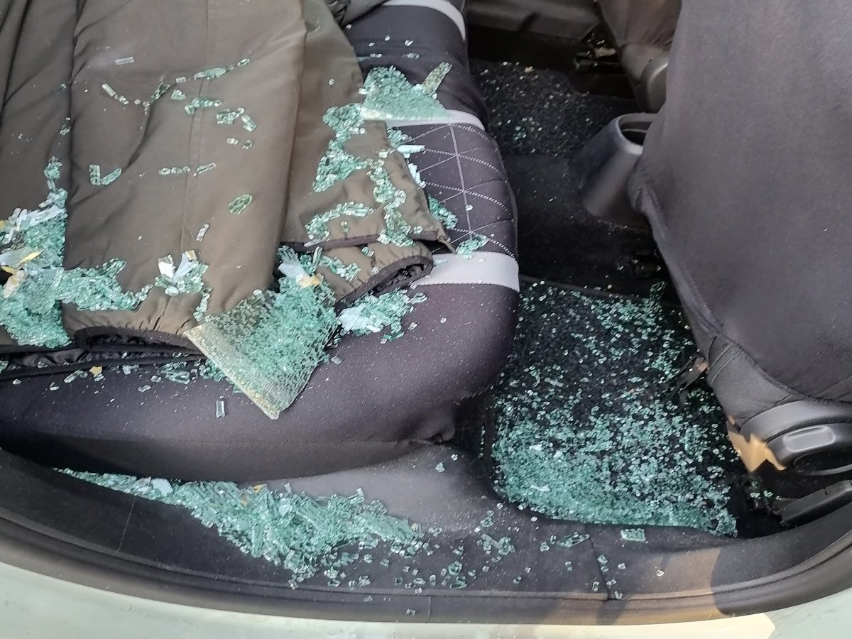 Quartu, svaligiata a Mari Pintau l’auto di due medici napoletani: “Addio timbri e pc con dati di lavoro”