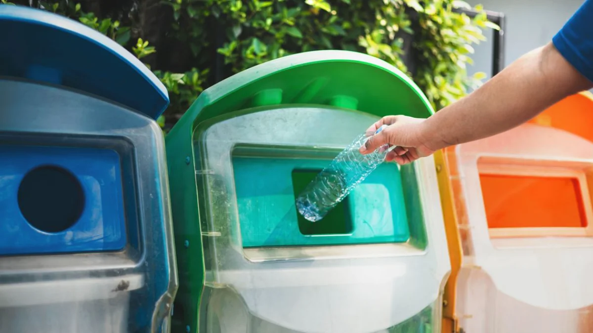 Crisi plastica in Sardegna, stoccaggi sbloccati a Macchiareddu: «Passo avanti, ma l’emergenza resta»