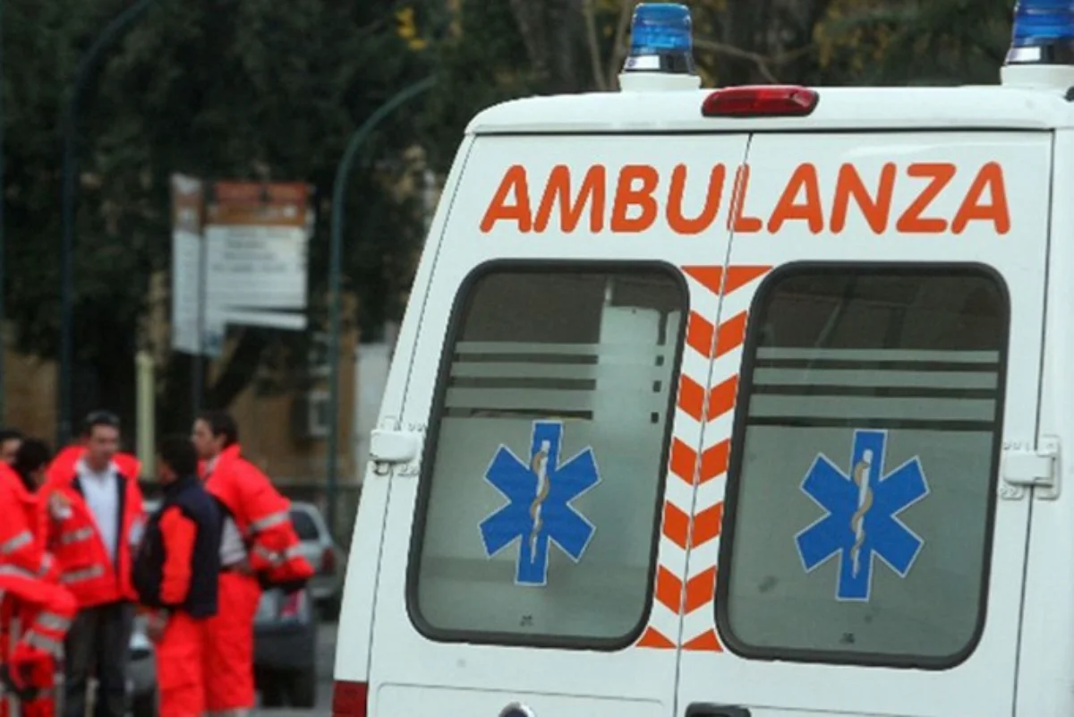 Tragedia all’Isola Rossa, auto finisce contro un muro: muore un 40enne