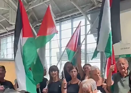 Protesta pro Palestina all’aeroporto di Elmas, l’Associazione Chenàbura: «In atto una caccia all’ebreo, intervengano le autorità»