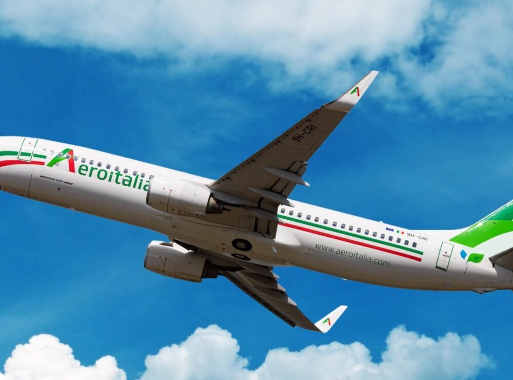 Paura sul volo da Cagliari a Roma: pneumatico danneggiato, a bordo 182 passeggeri