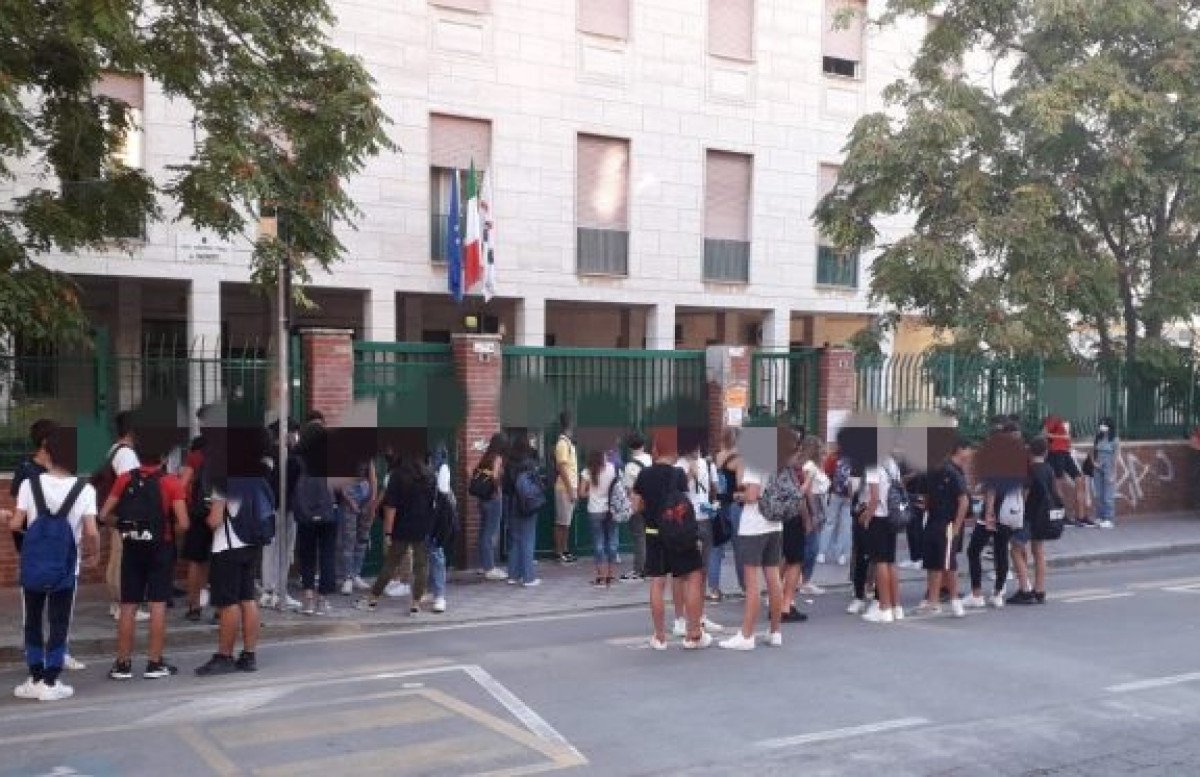 Ritorno sui banchi e calendario delle festività per il nuovo anno scolastico in Sardegna e in Italia