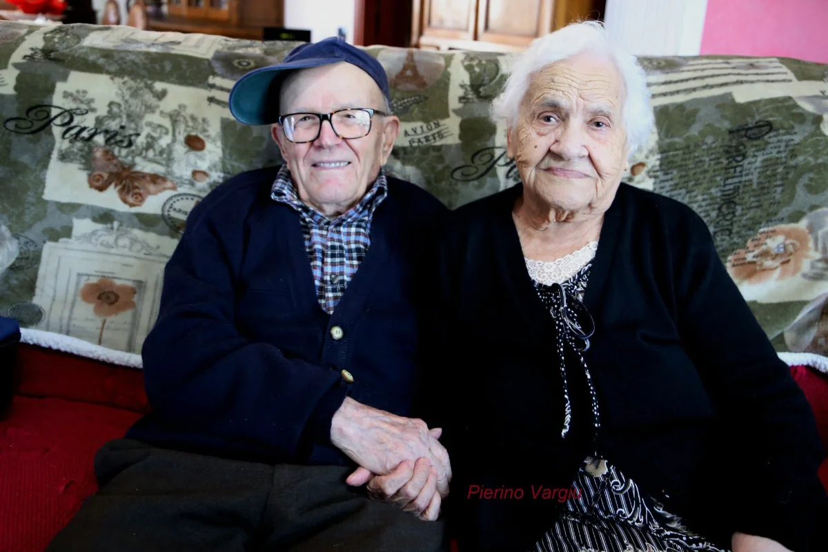 Sarroch festeggia 75 anni d’amore: Tziu Quintino e Tzia Antonina celebrano le nozze di brillanti