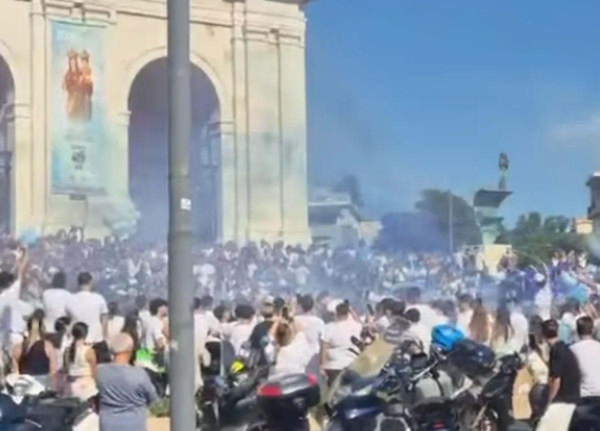 Cagliari, l’ultimo saluto a Gabriele e Filippo: Bonaria gremita per i due amici morti al Poetto