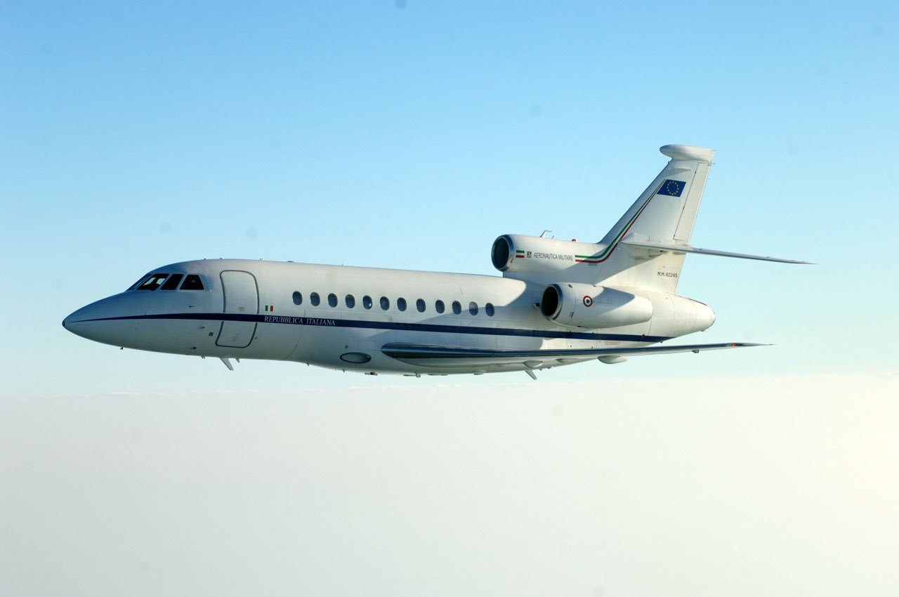 Corsa contro il tempo nei cieli italiani: lo stesso velivolo dell’Aeronautica militare salva 2 neonati in poche ore sulla tratta Alghero-Torino