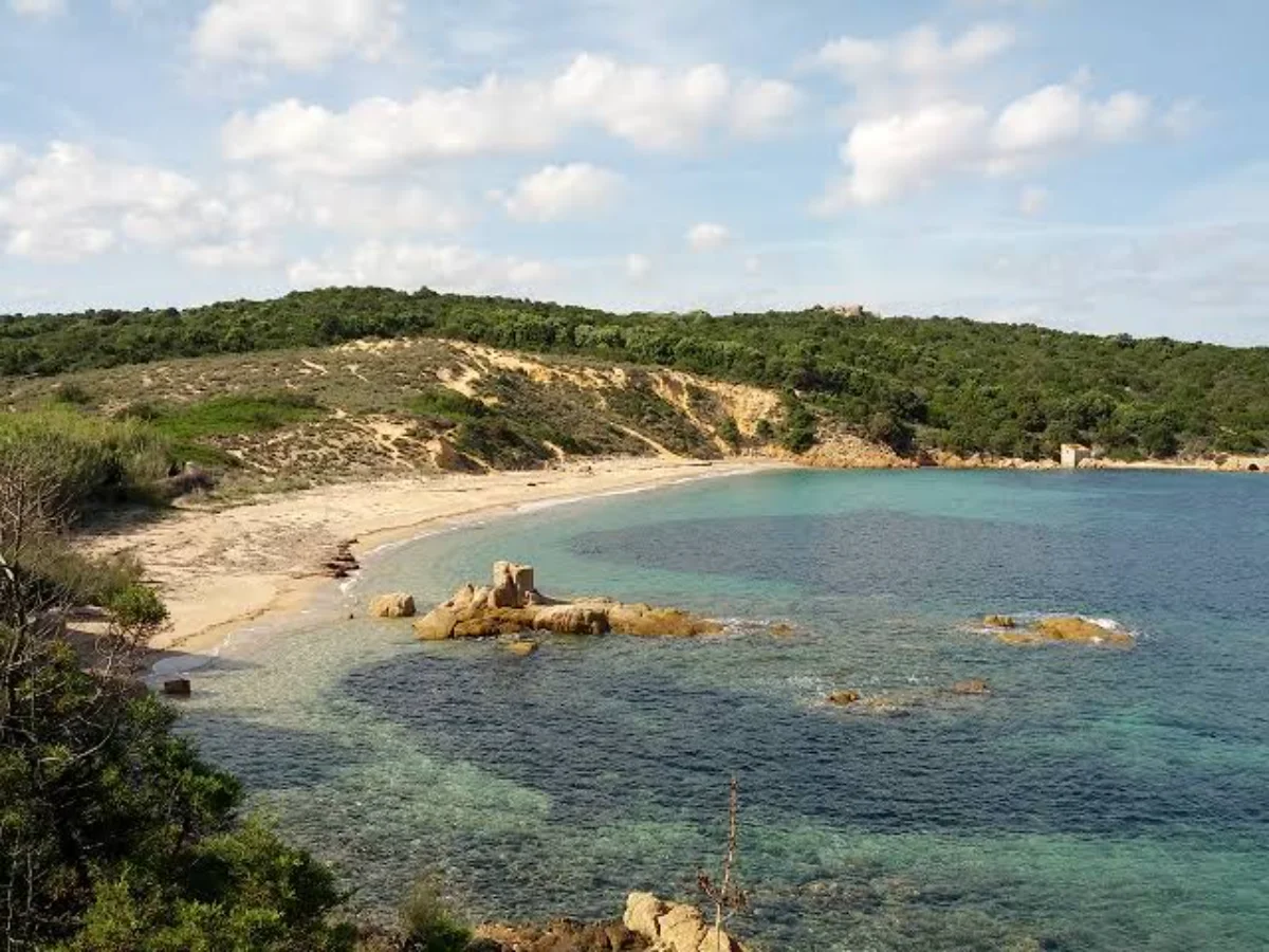 Tragedia a Palau, ritrovato senza vita il turista disperso a Cala di Trana: stroncato da un malore mentre faceva snorkeling