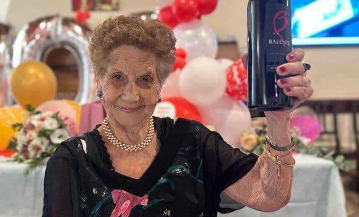 103 primavere all’insegna dell’eleganza: la Sardegna festeggia il traguardo eccezionale di Tzia Pietrina