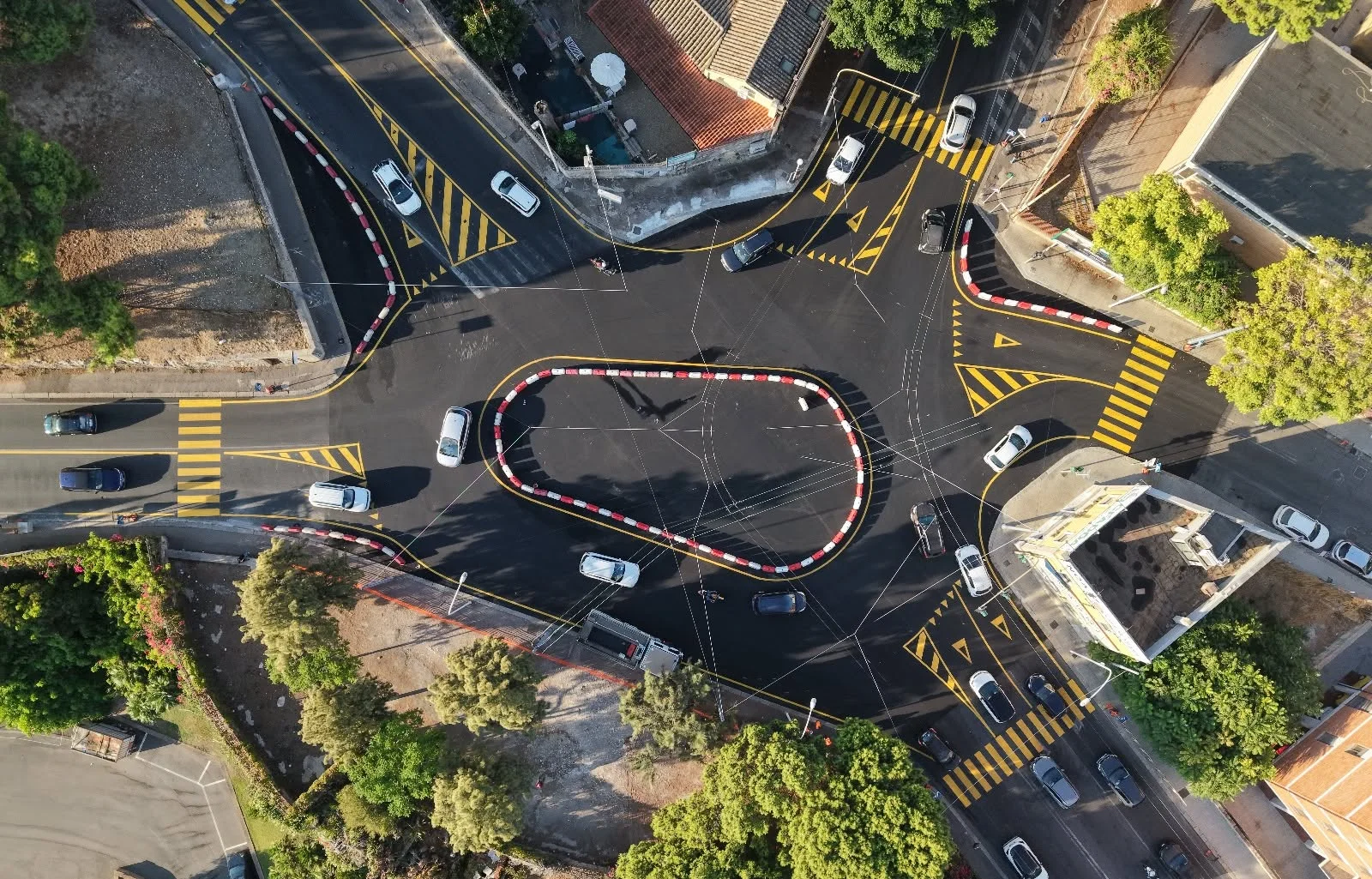 Piazza d’Armi, via i semafori: la nuova rotatoria passa il primo test sul campo, «d’ora in poi saranno i dati a parlare»