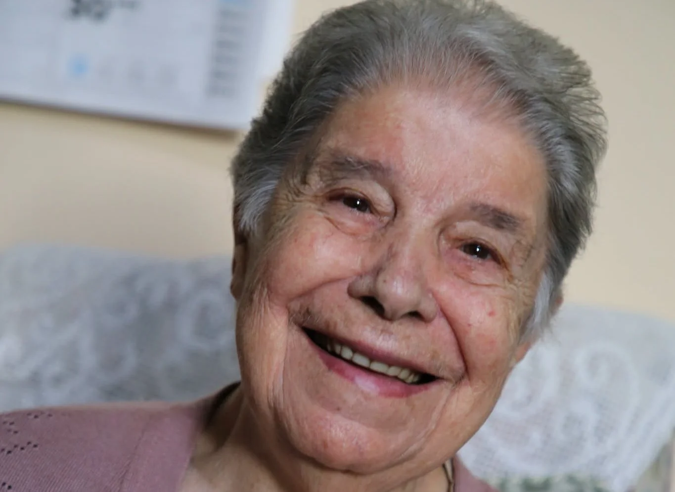 Una chiacchiera con le amiche e un buon bicchiere di vino: il segreto di Tzia Maria, 101 anni
