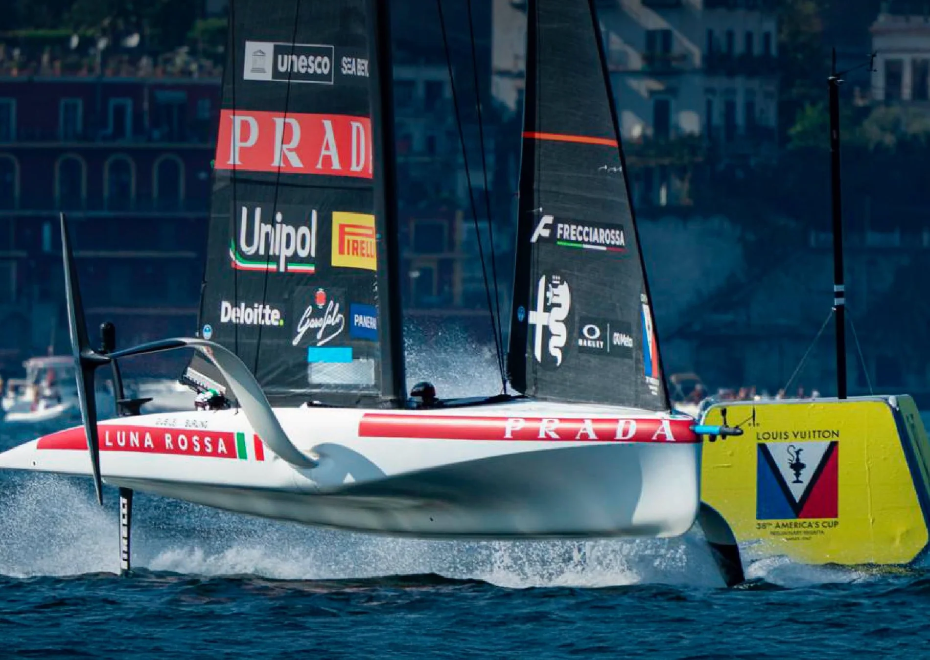 Trionfo a Napoli: Luna Rossa batte Team New Zealand e conquista anche la seconda Regata Preliminare