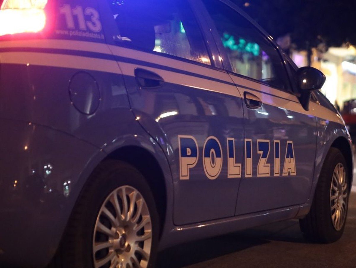 Violenza nella notte ad Alghero: lite al bar sfocia nel sangue, quarantaduenne accoltellato con le forbici