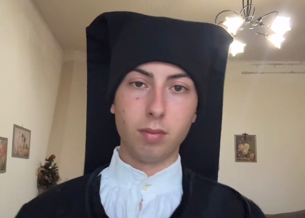(VIDEO) Lorenzo Porcu, 18 anni e una grande passione per le tradizioni sarde: su TikTok le racconta a 5mila follower