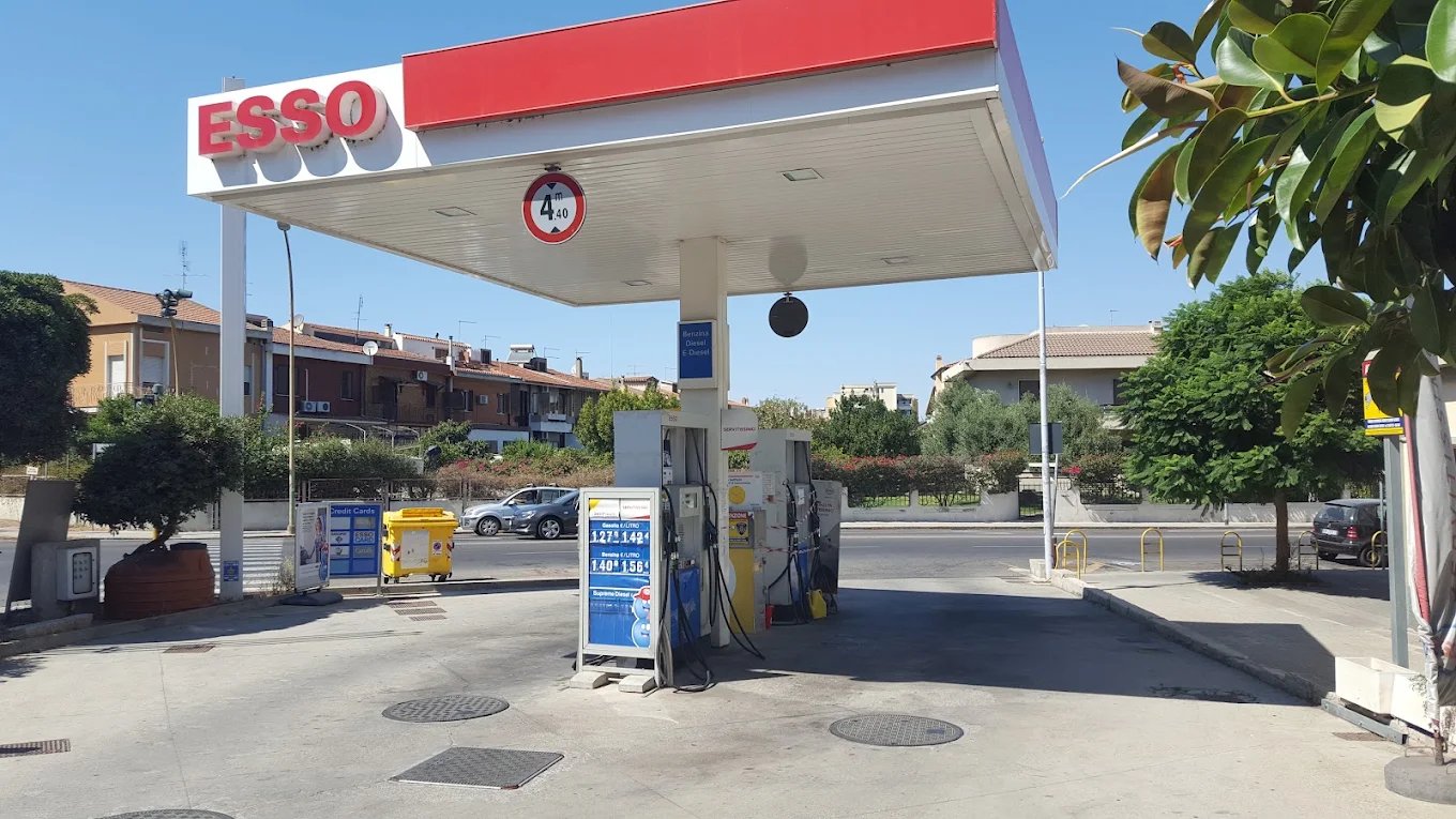 Carburanti, prezzi in calo anche agli Esso: cosa cambia a Cagliari