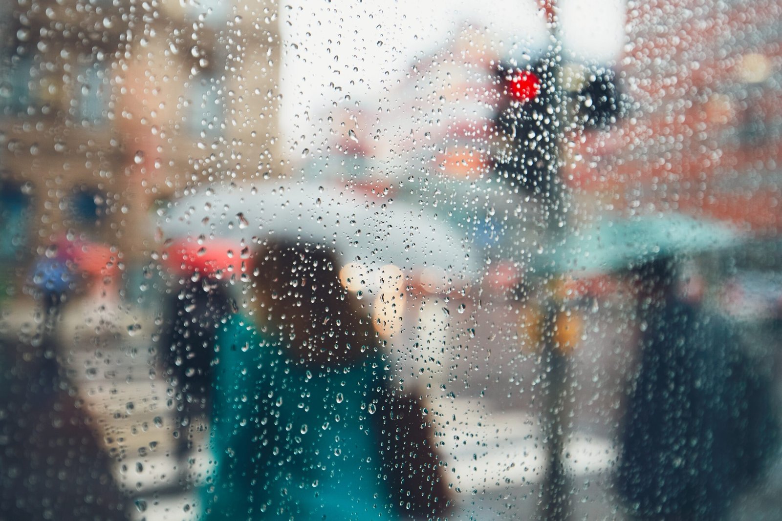 Meteo, cambia tutto: in arrivo piogge, temporali e un calo delle temperature