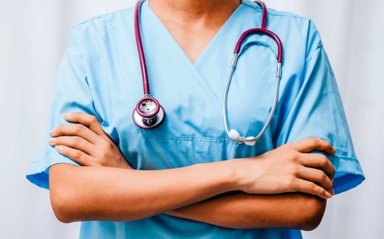 Sanità, svolta nelle assunzioni: 396 nuovi infermieri per la Sardegna. Al Brotzu via libera a tutti i 121 idonei