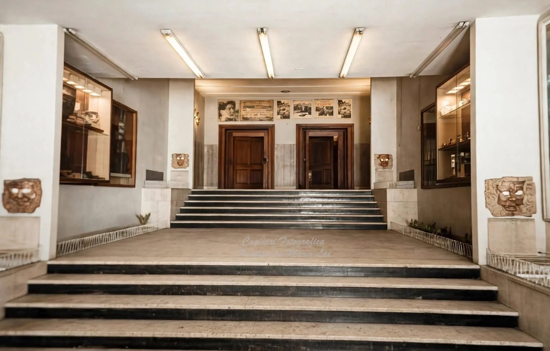 Quiz per cagliaritani doc: riconoscete l’ingresso di questo storico e bellissimo cinema del centro?