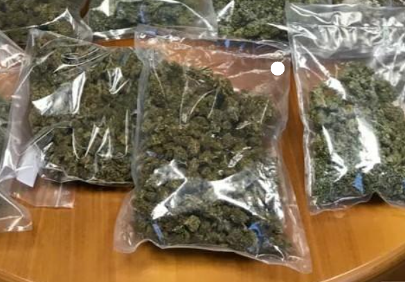 Oltre due etti di marijuana e hashish in casa, 42enne arrestato a Quartu