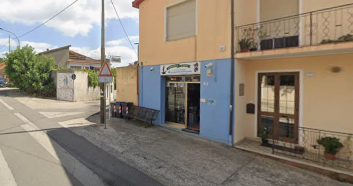 Notte di fuoco e terrore a Sardara: assalto e sparatoria per svaligiare l’armeria