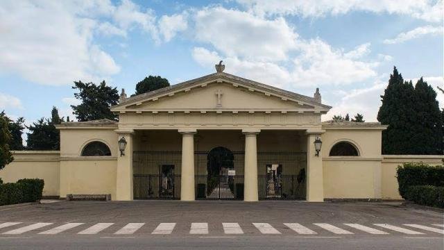 Ricorrenza del 2 novembre, per 5 giorni il cimitero comunale aprirà i cancelli con orario continuato
