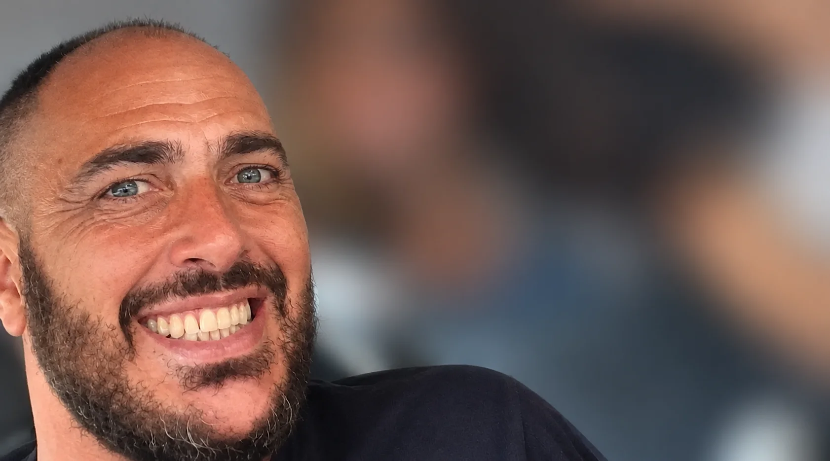 Olbia, in moto col figlio 17enne, si schianta su una motrice: Emanuele Vitiello muore sul colpo, il ragazzo vivo per miracolo